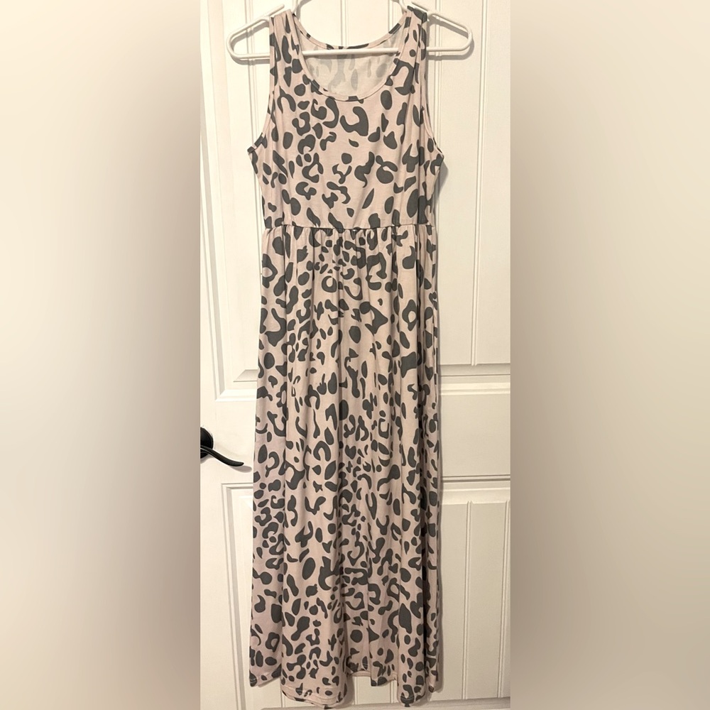 Leopard Print Sleeveless Maxi Dress